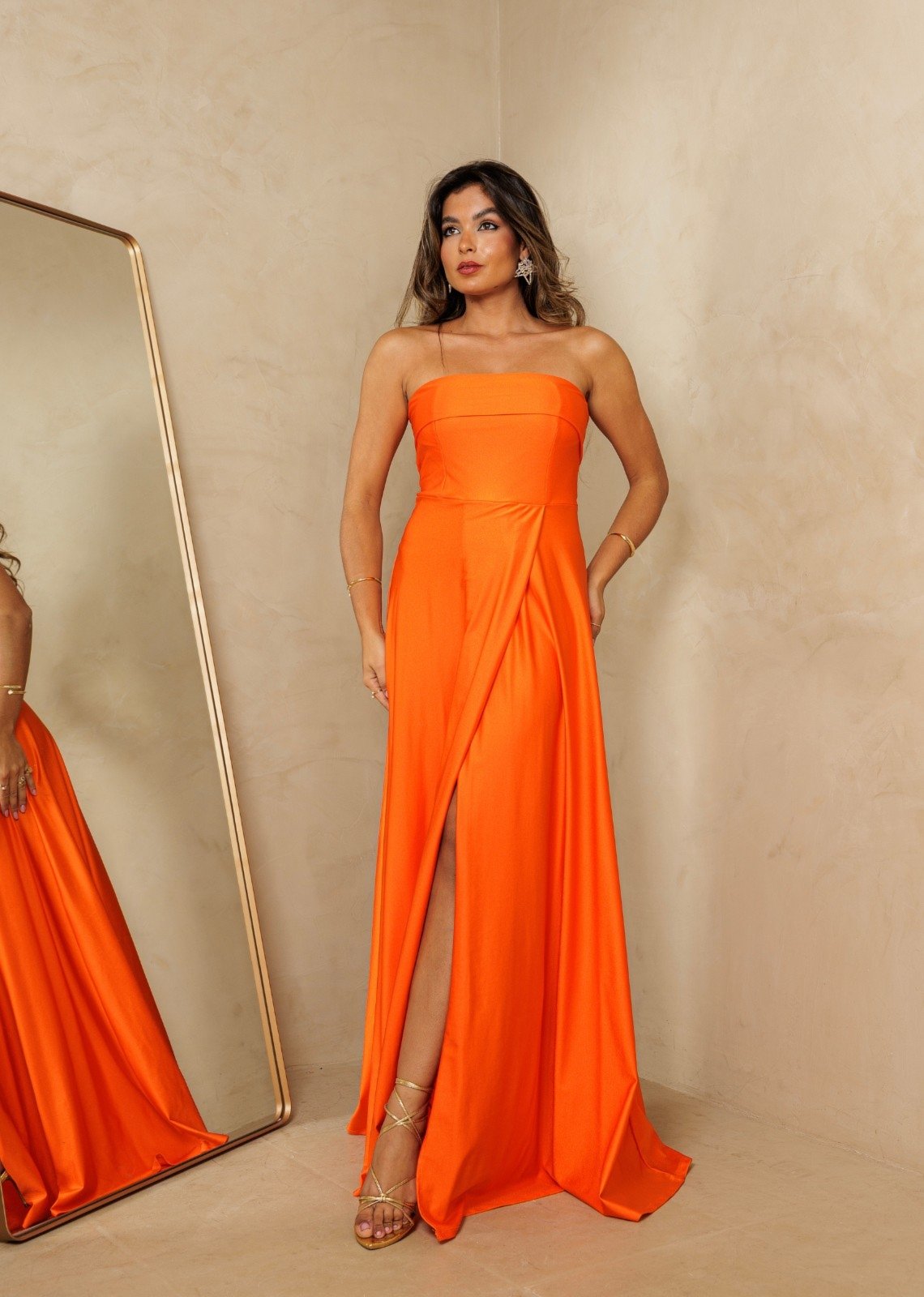 Vestido Longo de Festa Madrinhas Tomara que Caia Acetinado com Fenda Pepile Cia do Vestido Laranja Coral