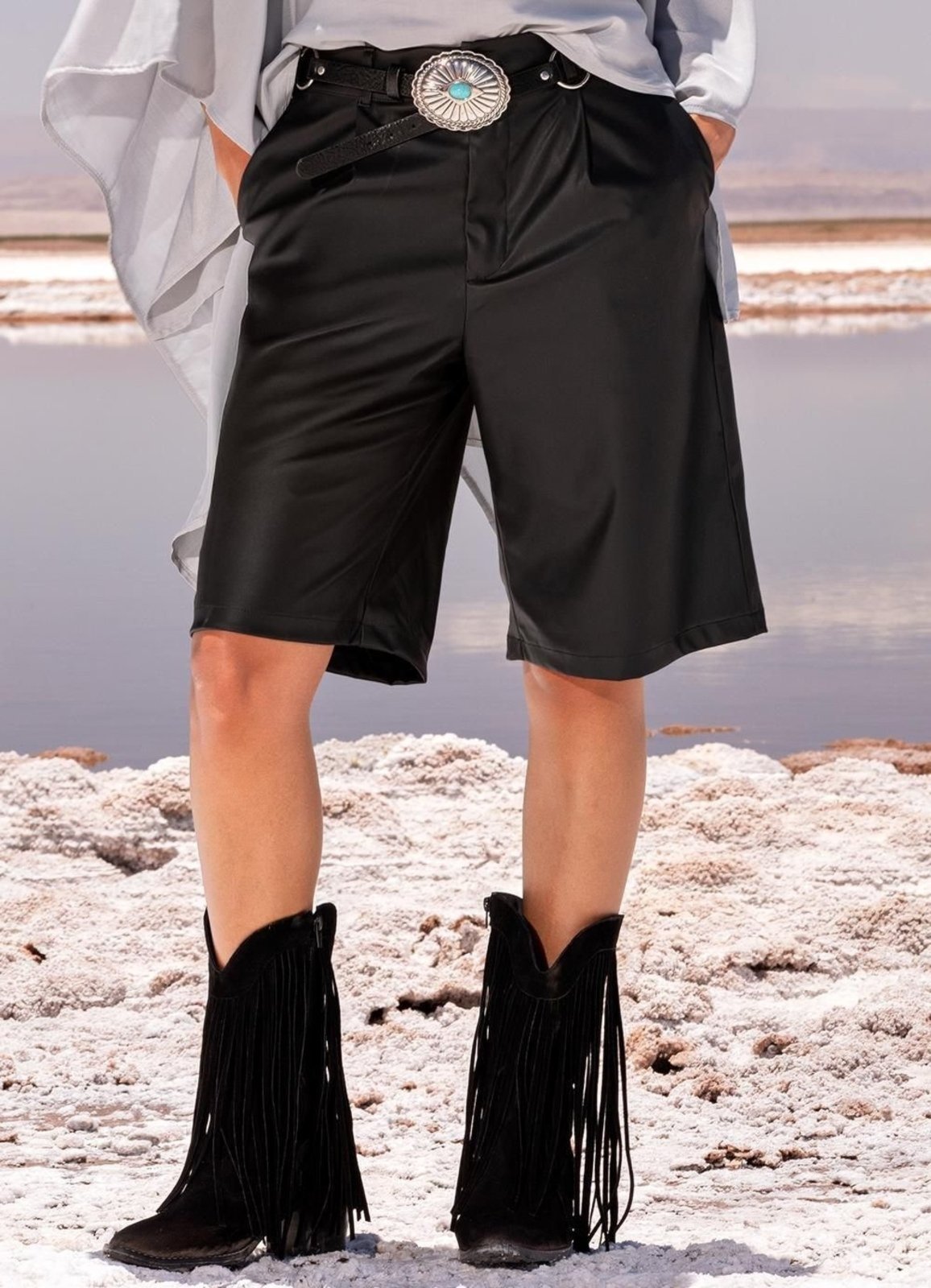 Short Feminino Preto Em Material Sintético Quintess