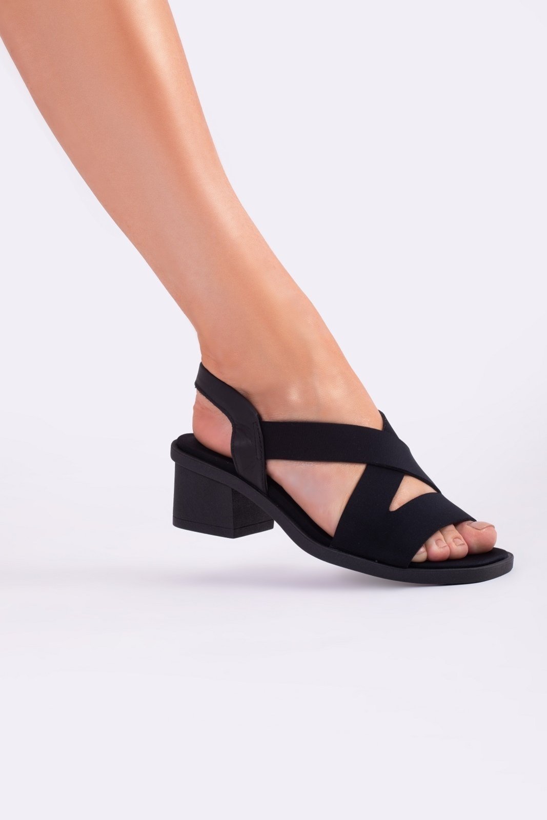Sandália Feminina Confortaria Tecnolycra/Couro Salto Médio Preto