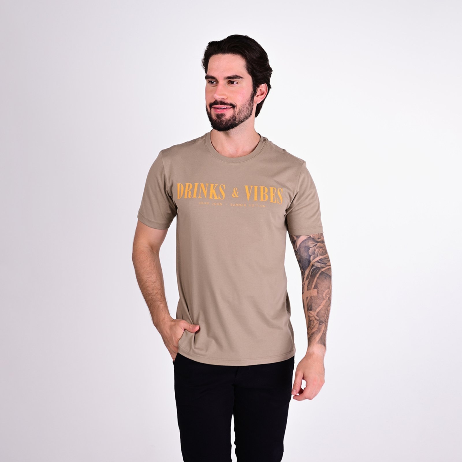 Vista 2 Camiseta John John Drinks Jonh John bege Jonh John bege
