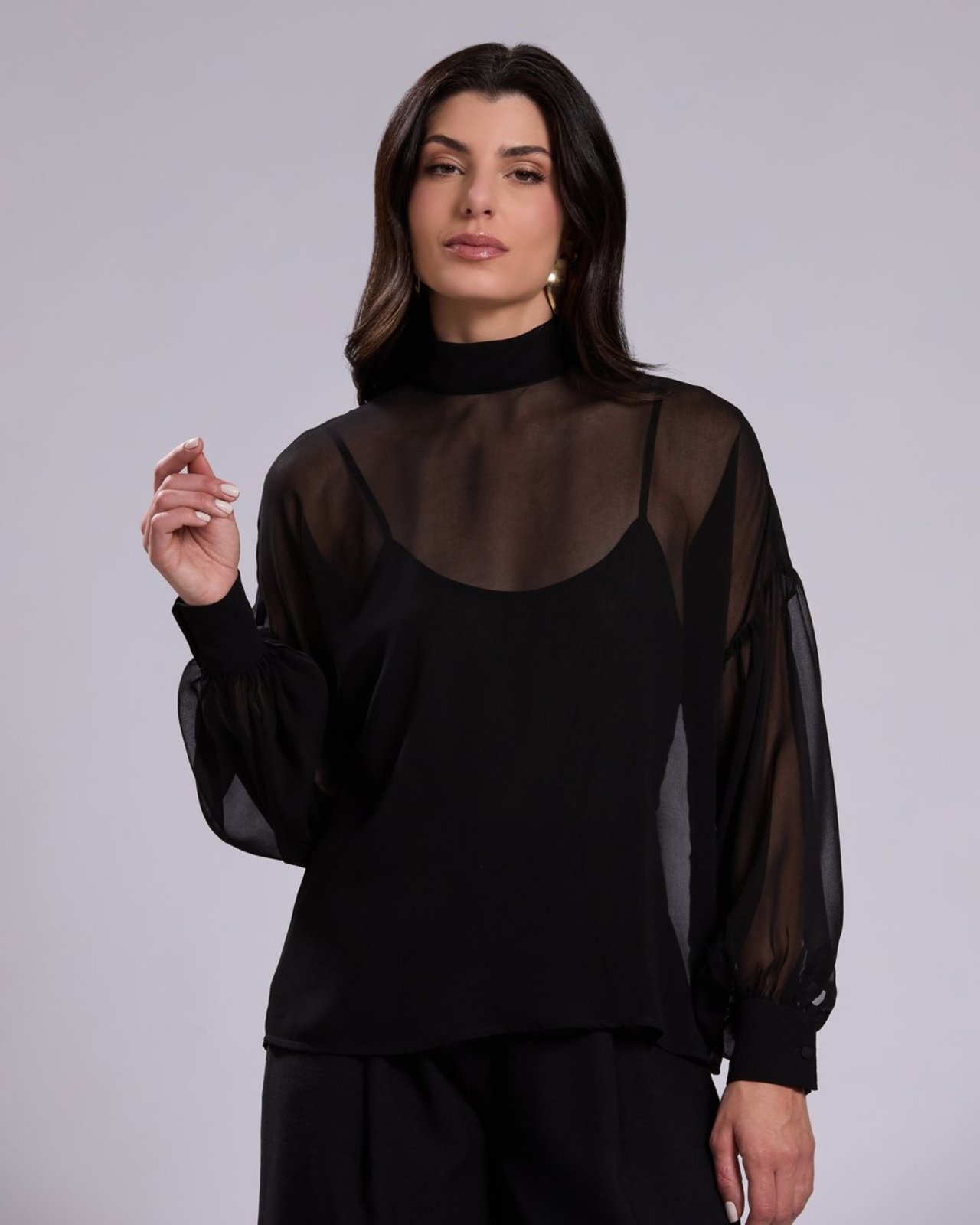 Blusa Manga Bufante com Gola Alta Mel Preto