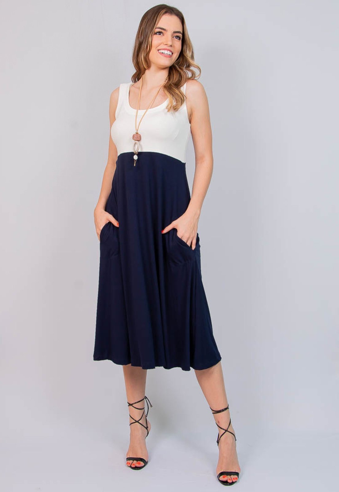 Vestido Maria Paes Bolso Marinho e Off White
