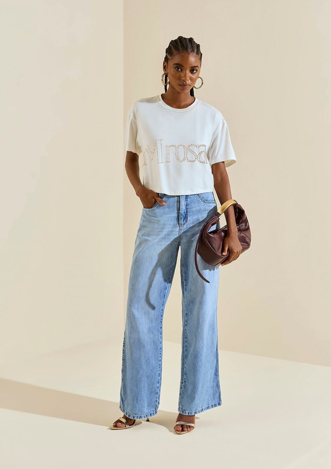 Camiseta Morena Rosa Solta Decote Careca Manga Curta Cropped Off-white