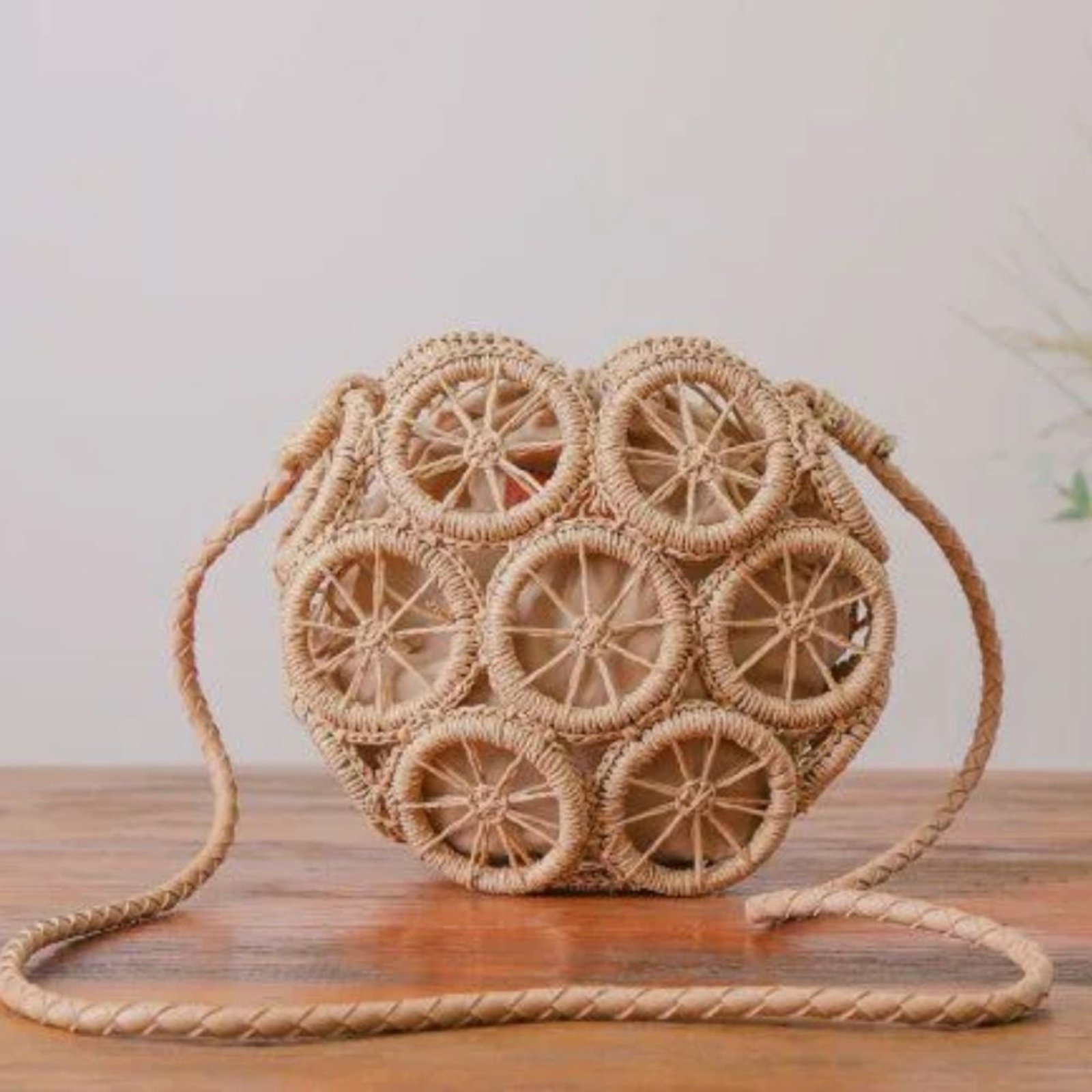 BOLSA DE PRAIA REDONDA C/ ALÇA DE CORDA E C/ FORRO – ARUBA – Bege – MELLOW BRAZIL