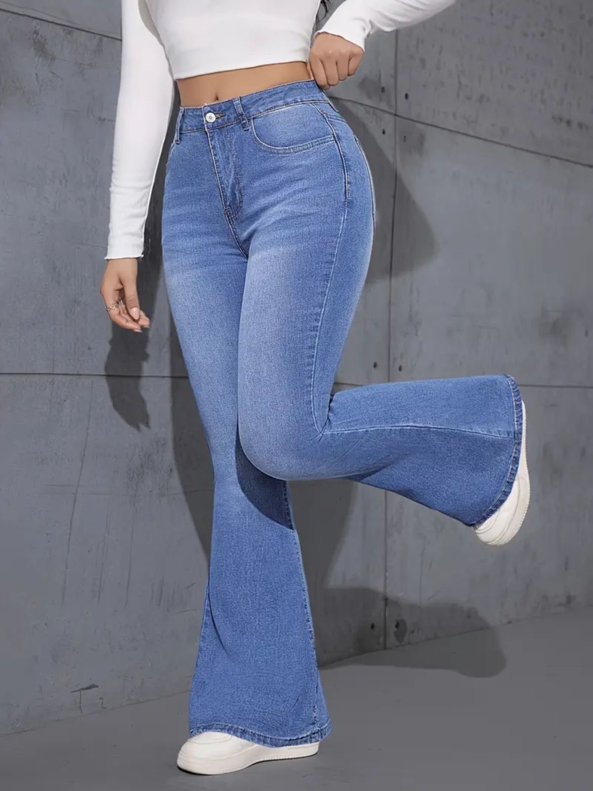 Calça Flare Jeans Feminina Kovali Premium Com Elastano Cintura Alta Levanta Bumbum Estilo Gringa Azul Claro