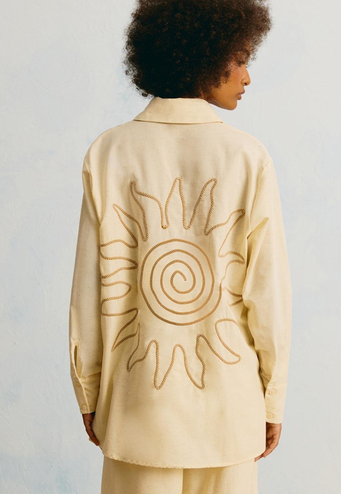 Camisa Oversized Bordado Sol Amarelo