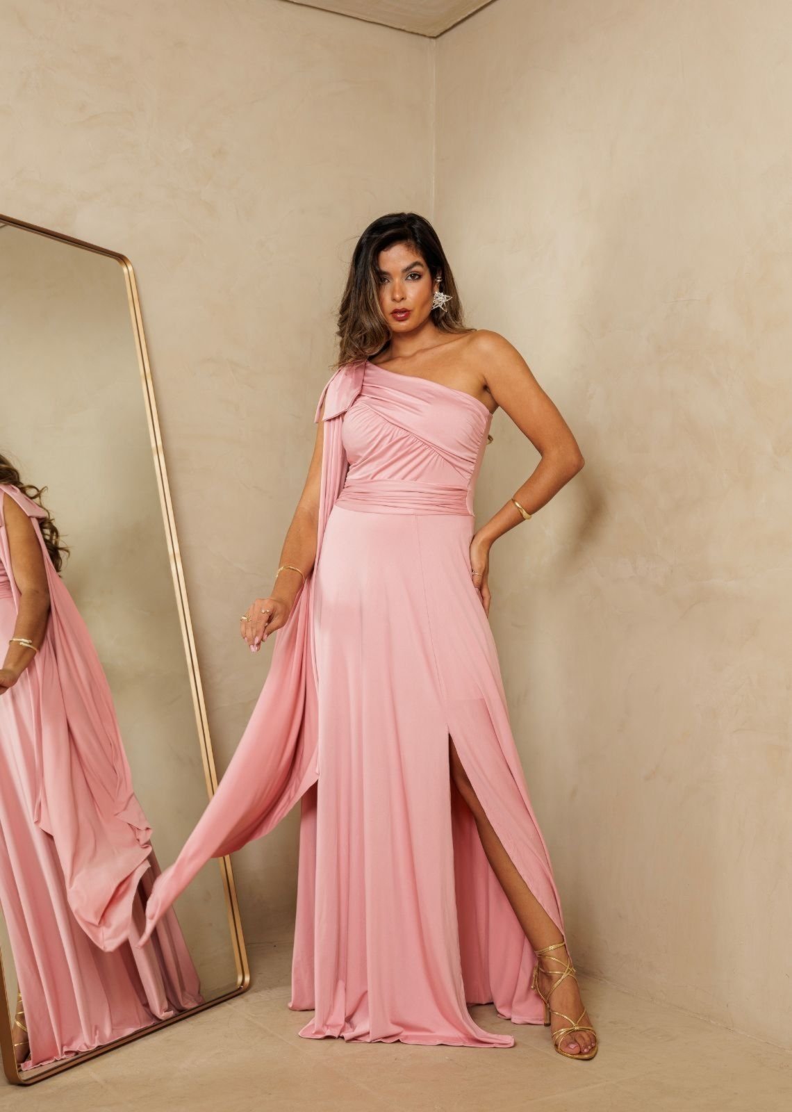 Vestido Longo de Festa um Ombro Fluity Nulamanga com Fenda Agathys Cia do Vestido Rosa