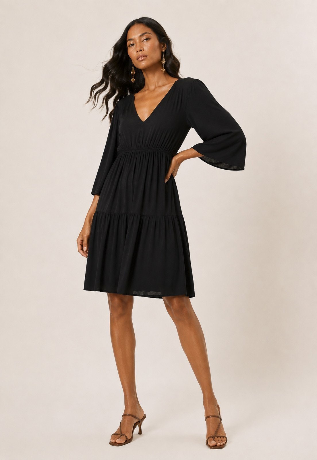 Vestido Curto Amazonia Vital Plano com Manga e Camadas Preto