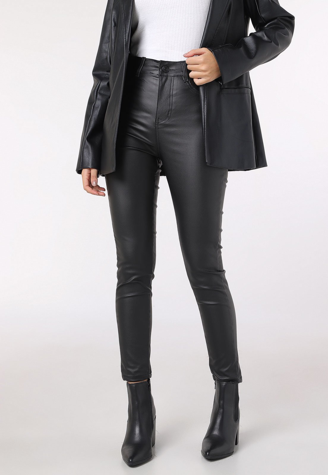 Calça Sawary Skinny Resinada em PU Preta