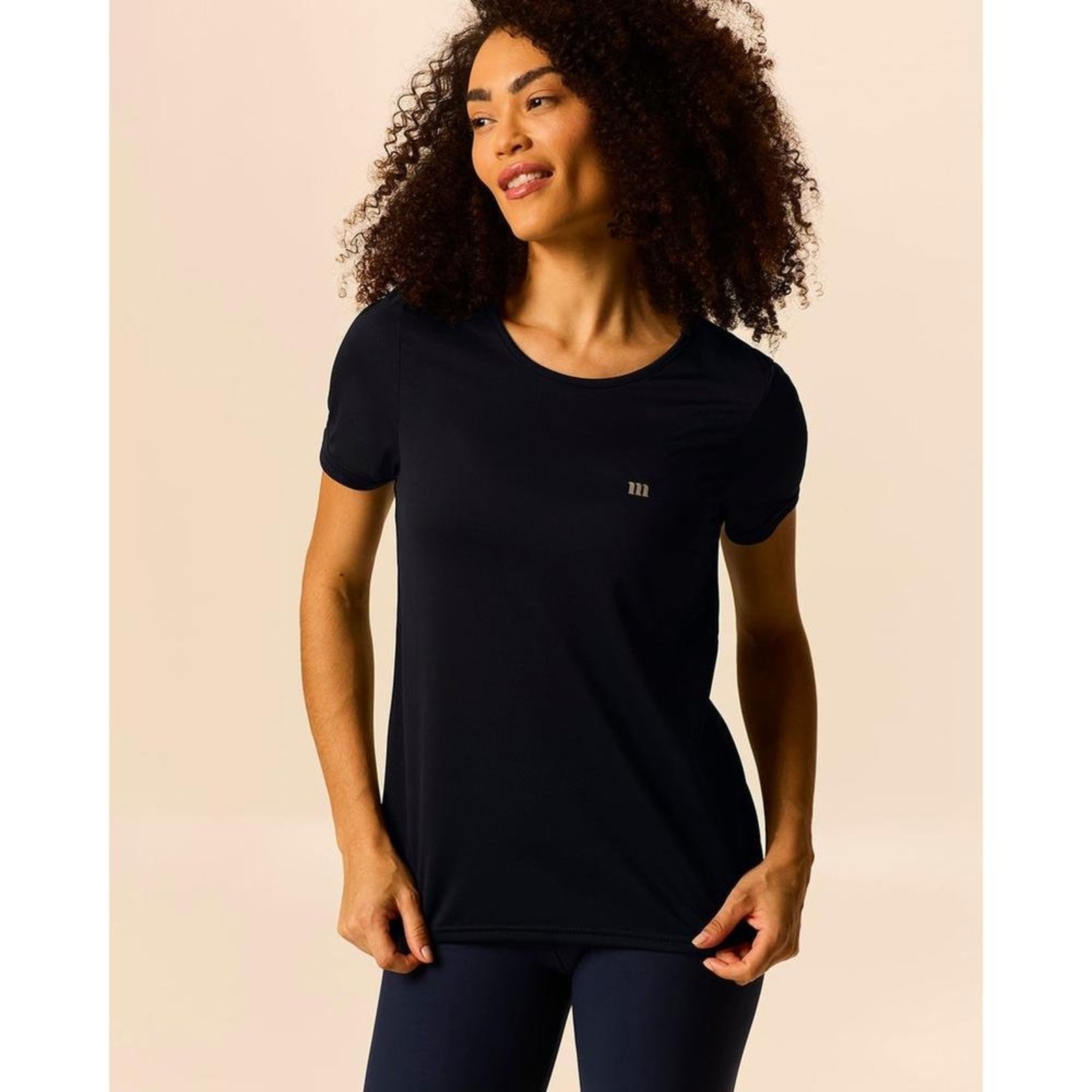 Blusa Esportiva Básica Feminina Decote Redondo Manga Curta Em Malha Dry Malwee Active