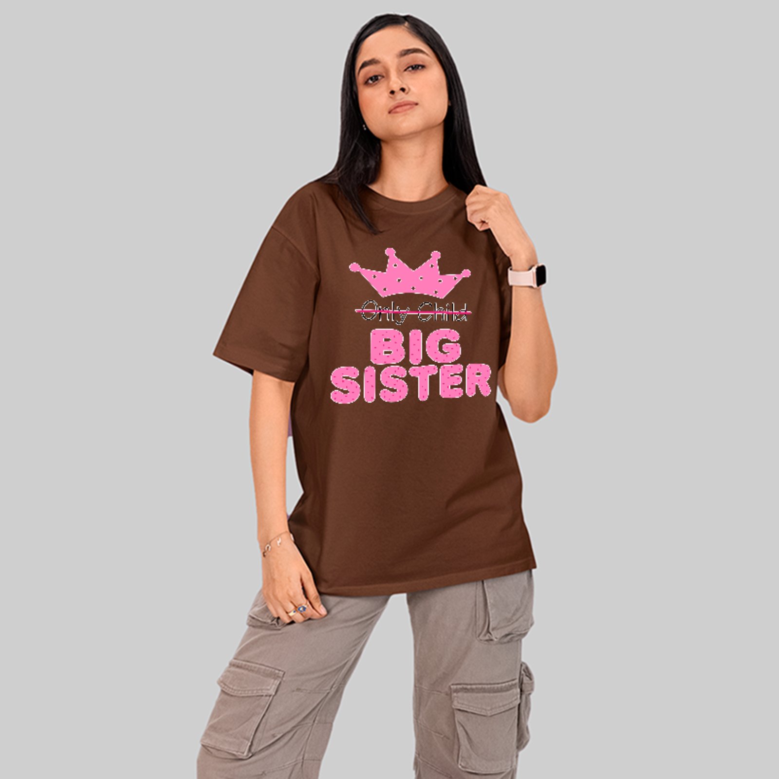 Camiseta Oversized Big Sister Estampa Família Cute Unissex Marrom