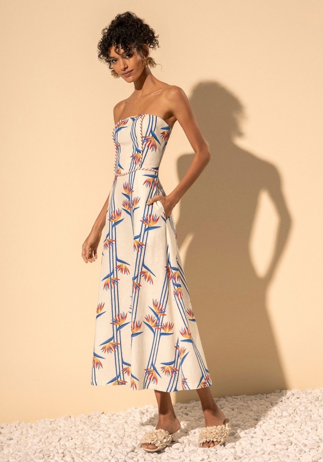 Vestido Chá Estampado Sem Mangas Com Bolsos Laterais
