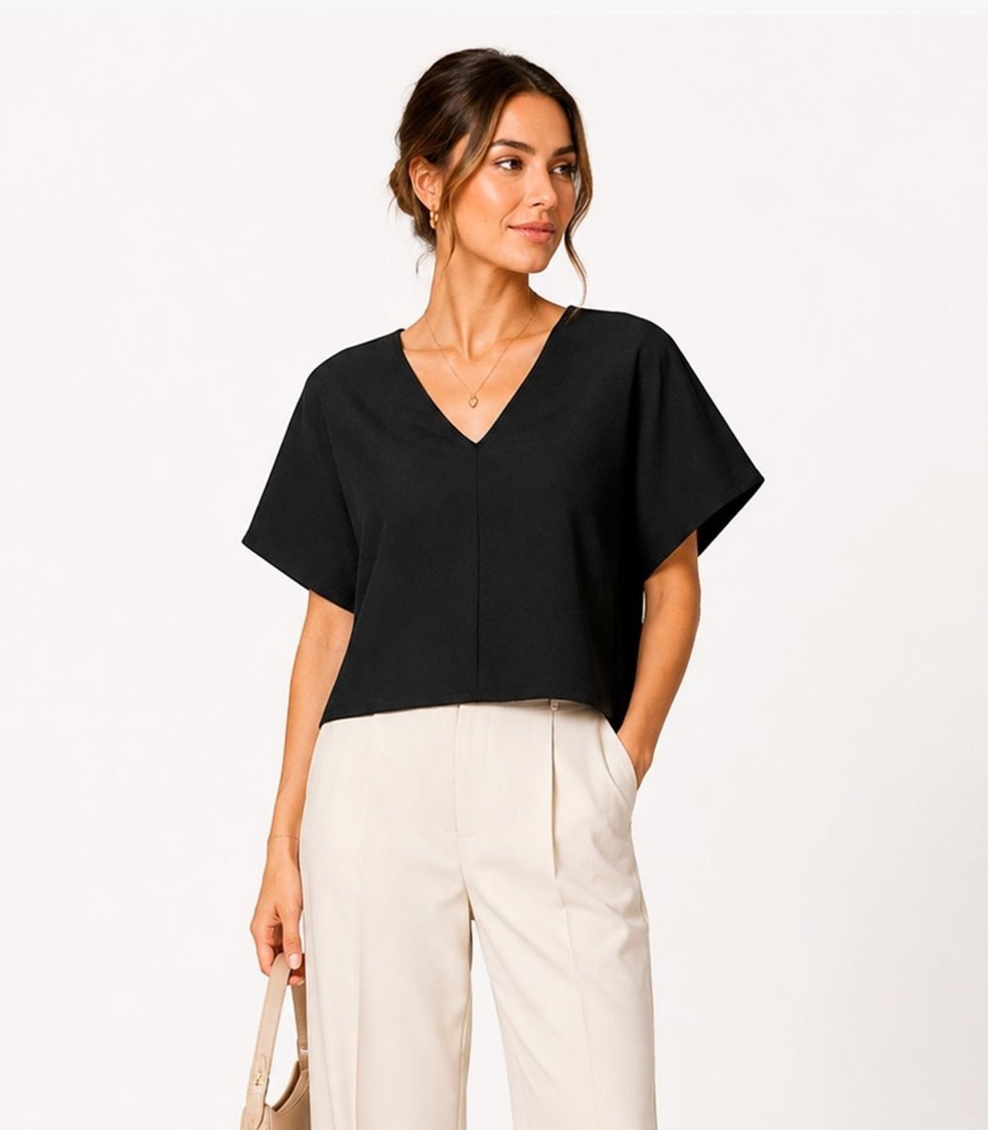 Blusa Feminina Com Decote Em V Infinita Cor Preto