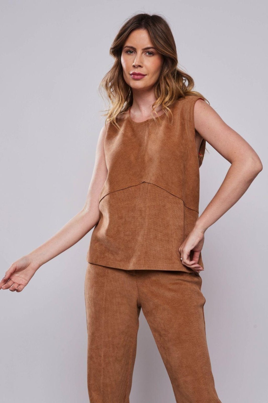 Blusa Rubinella Malha Canelada Corduroy Castanho