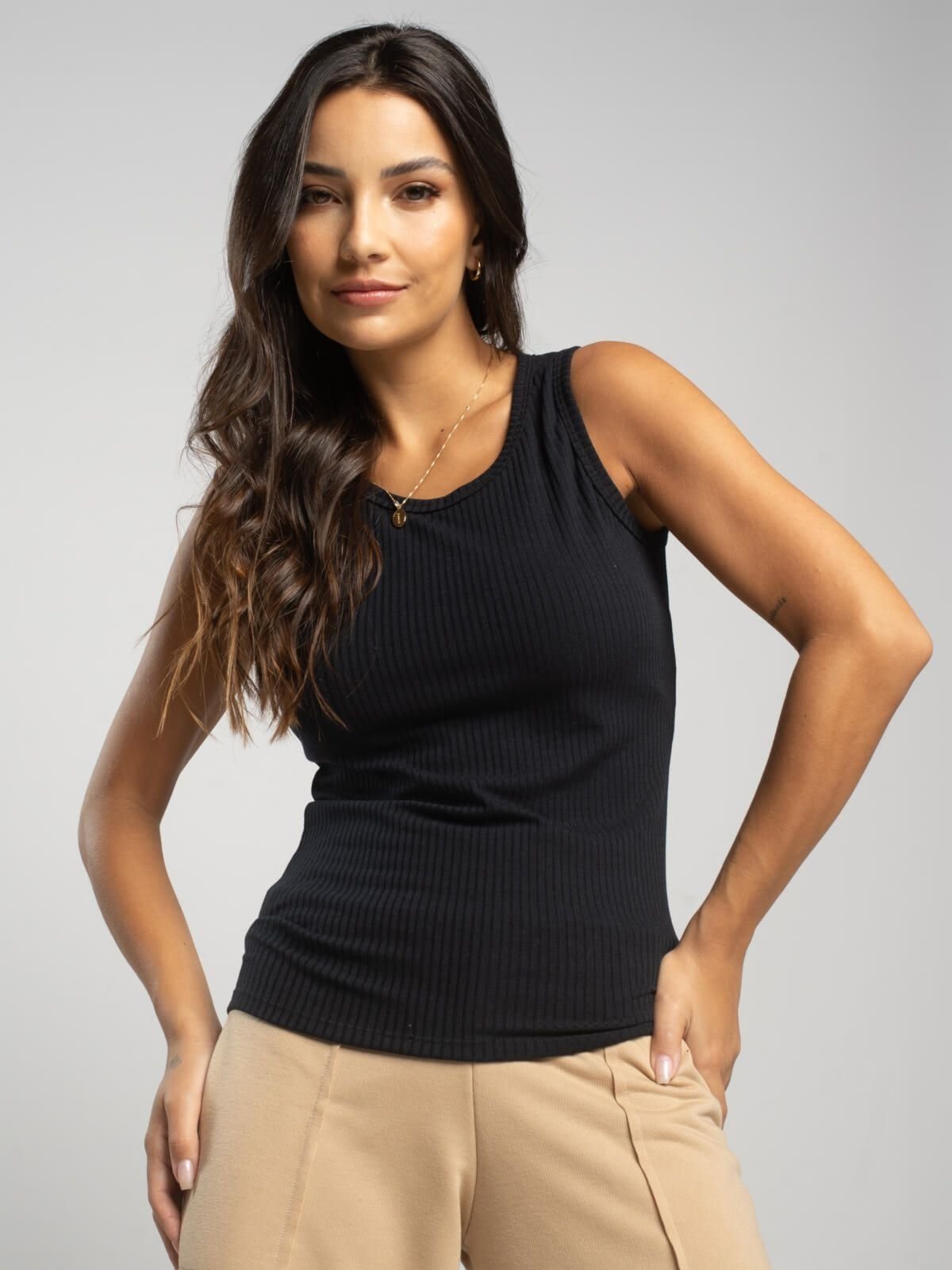 Blusa Canelada Vicbela Regata Gola Redonda Preto
