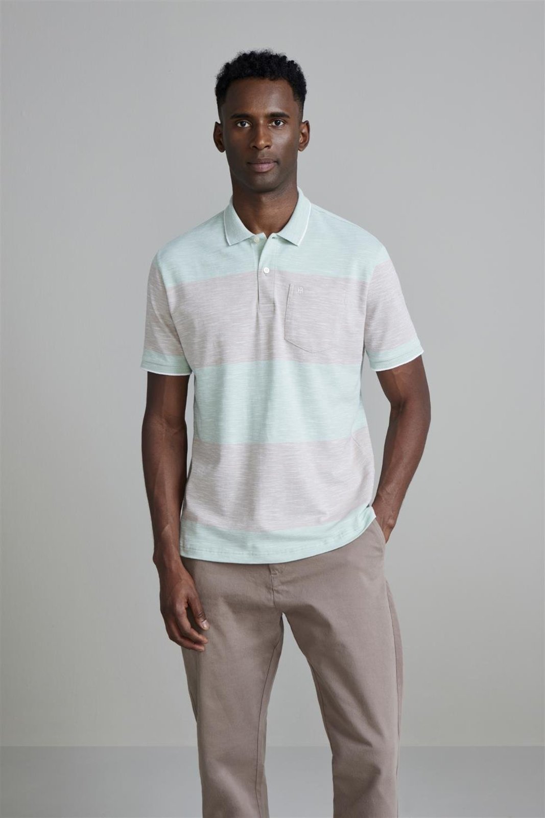 HIGHSTIL Camisa Polo com Bolso Piquet Comfort - Verde Água / Marrom Craft