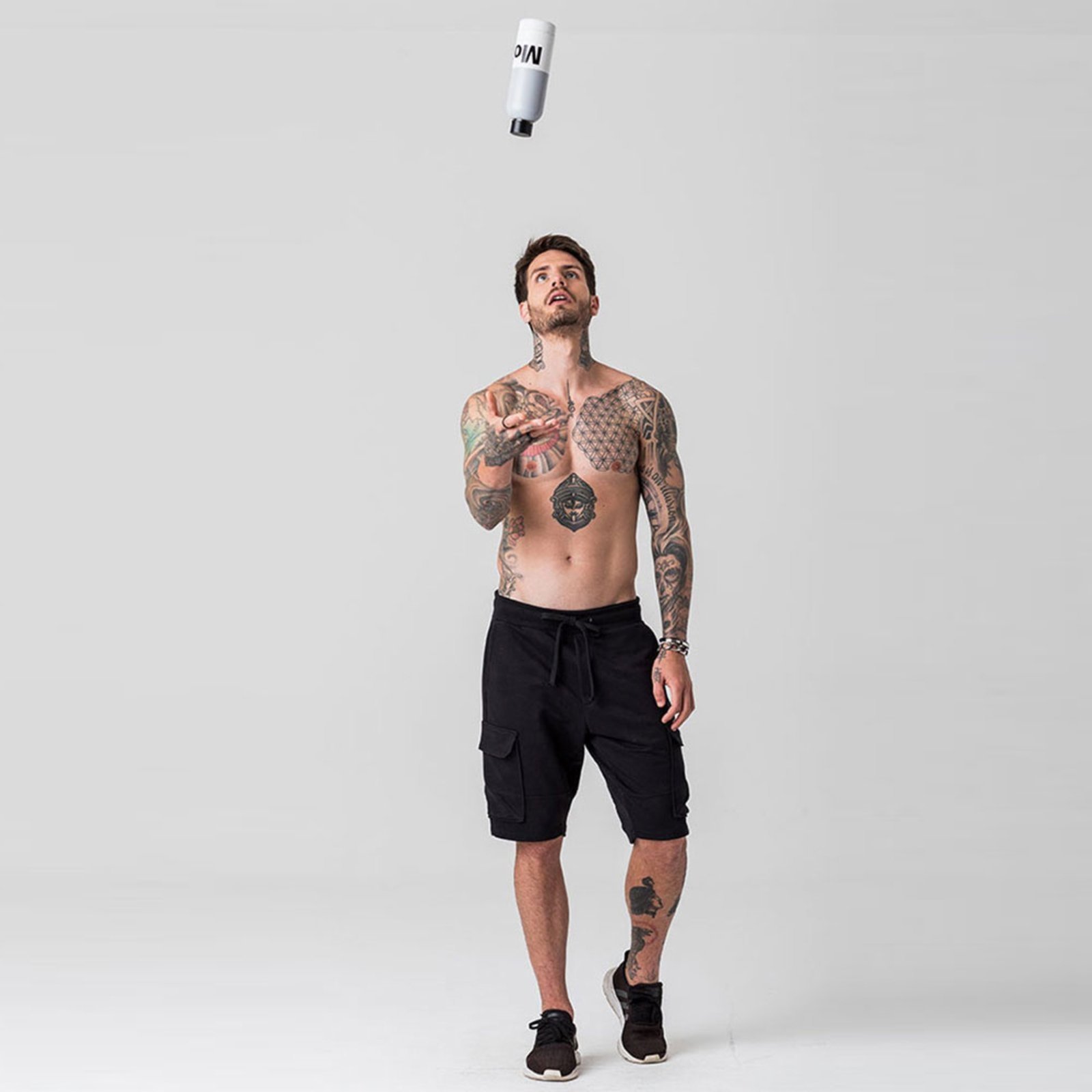 Bermuda Jogger Cargo Masculina em Moletom Rock e Soda Preto