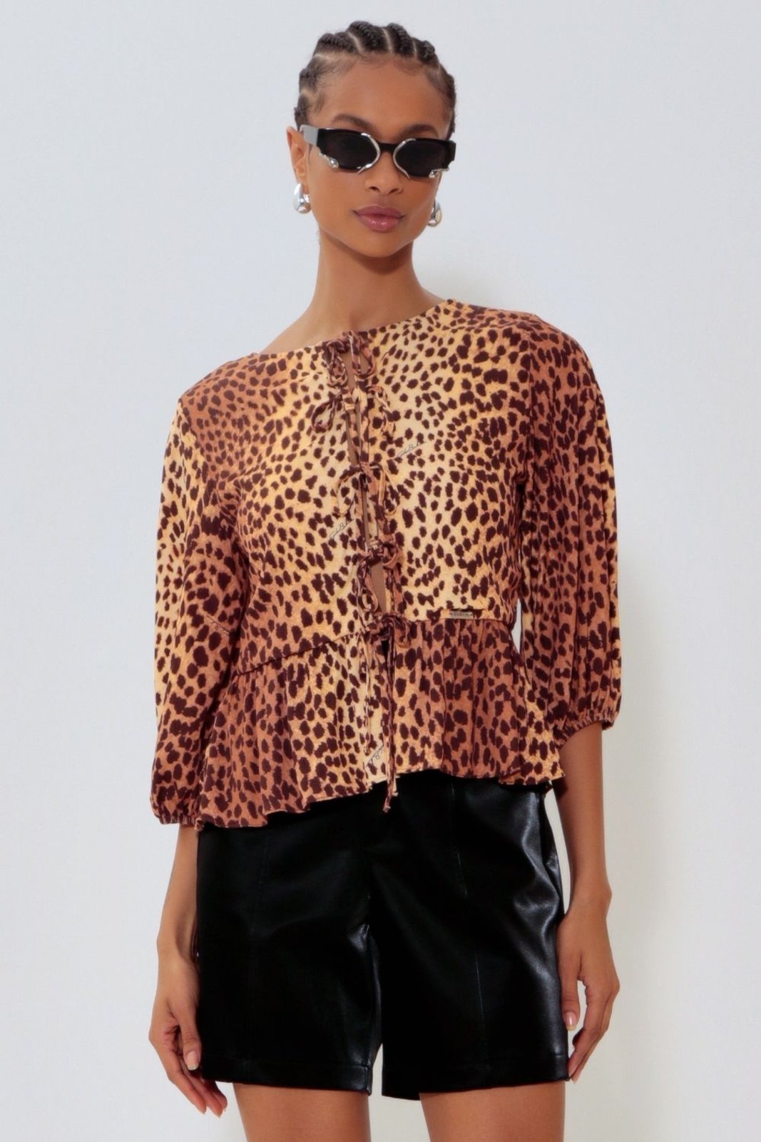 BLUSA COM AMARRACAO PRETO Gatabakana