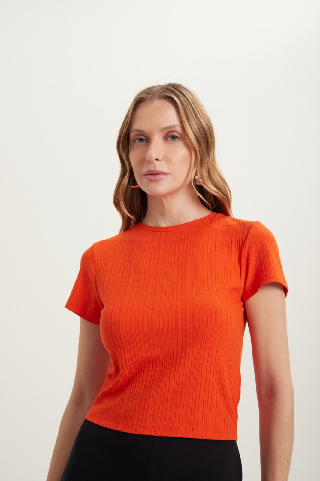 Blusa Básica Com Mangas Curtas E Gola Redonda Essential
