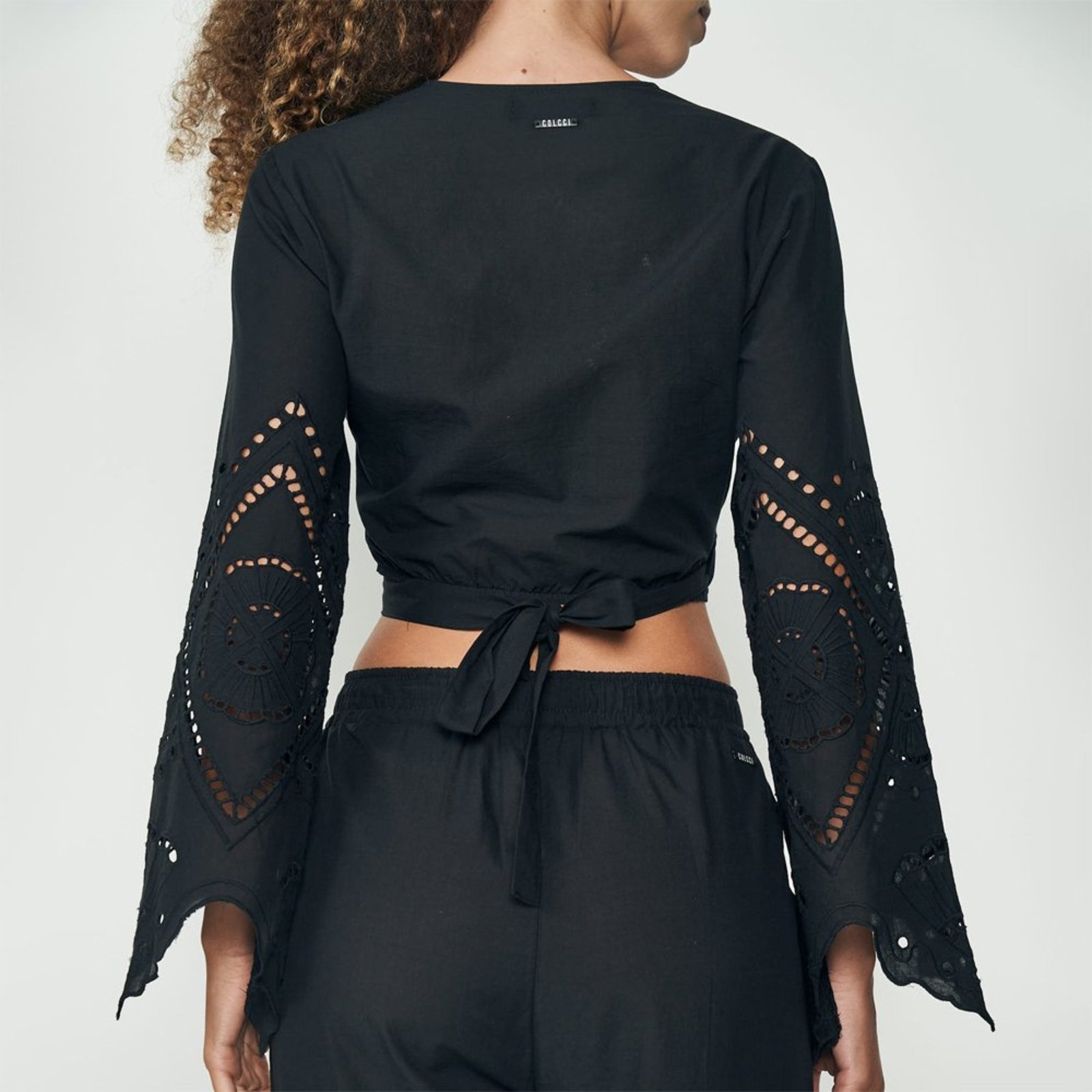 Vista 3 Blusa Colcci Cropped Bordada Ou25 Feminino preto Colcci preto
