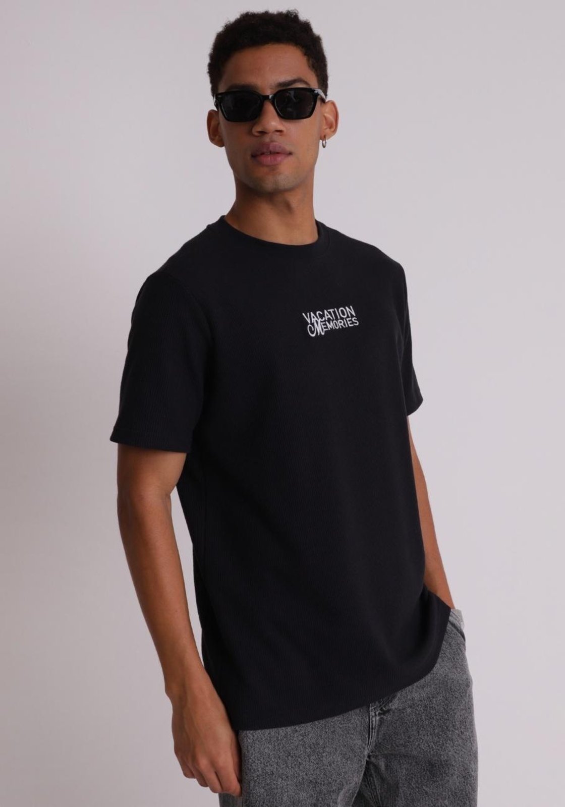 Camiseta texturizada estampa vacation memories