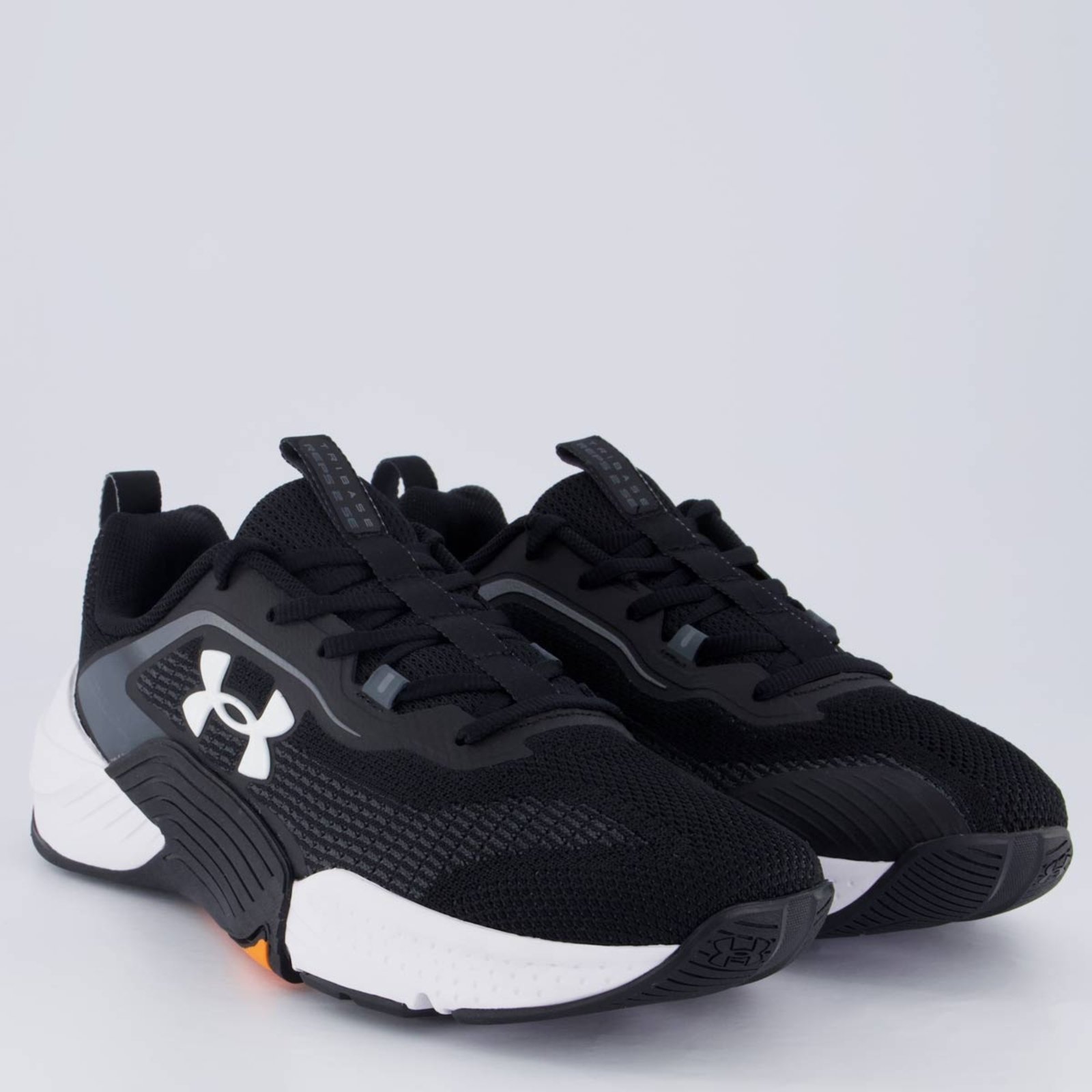 Vista 3 Tênis Under Armour Tribase Reps 2 SE e Branco preto preto