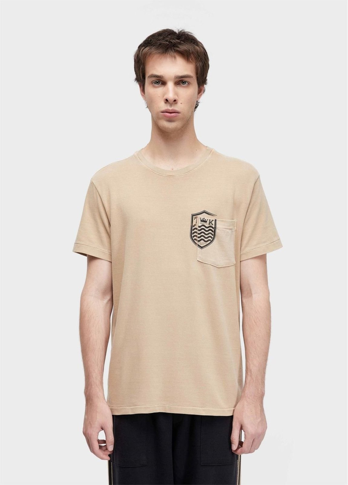T-shirt bolso brasão OSKLEN