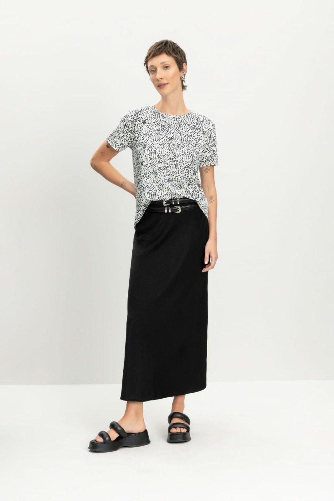 Vista 2 Blusa feminina estampada em viscolycra Essendi preto Essendi preto