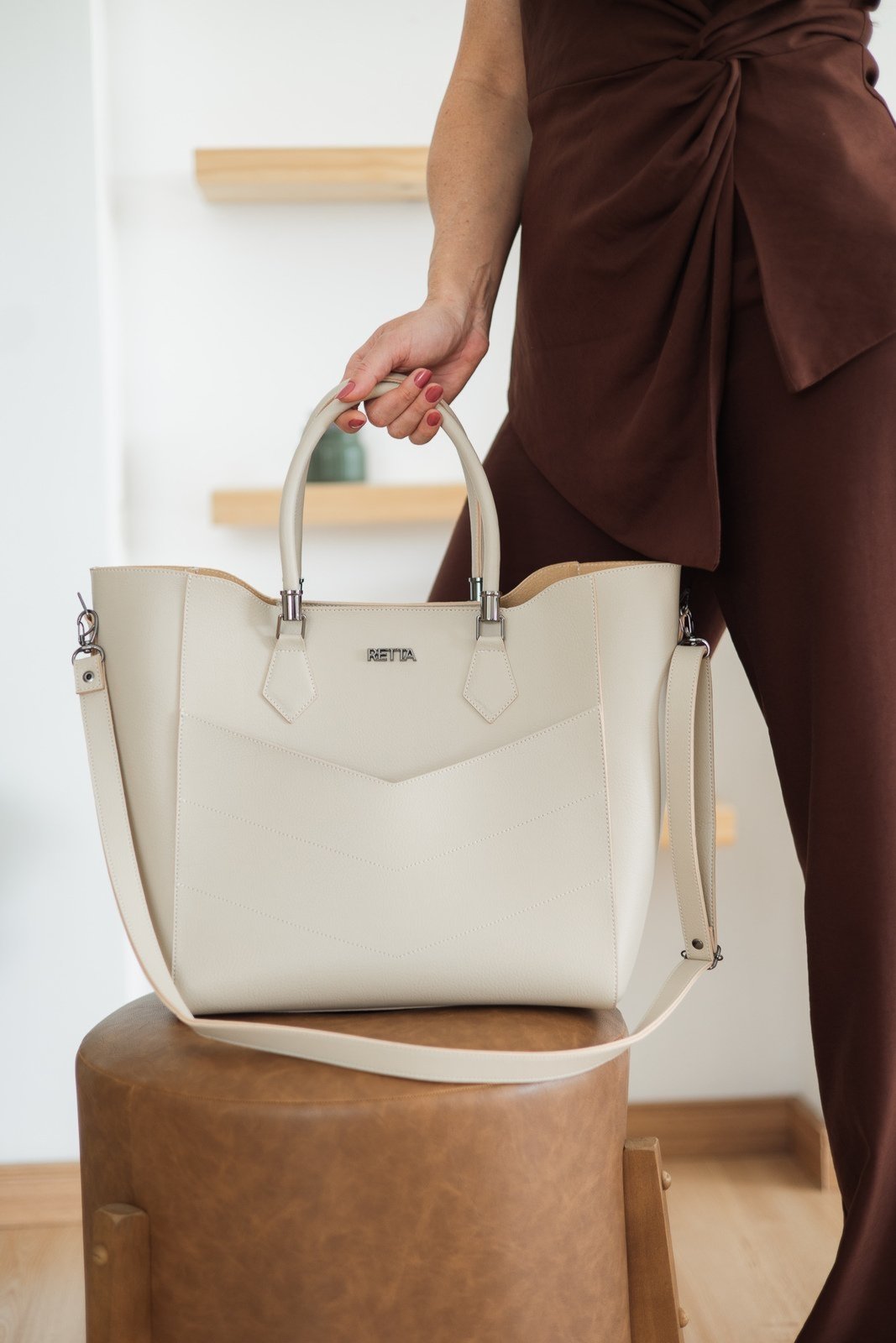 Bolsa Feminina Tote Grande com Alças de Mão e Estrutura Reforçada Retta