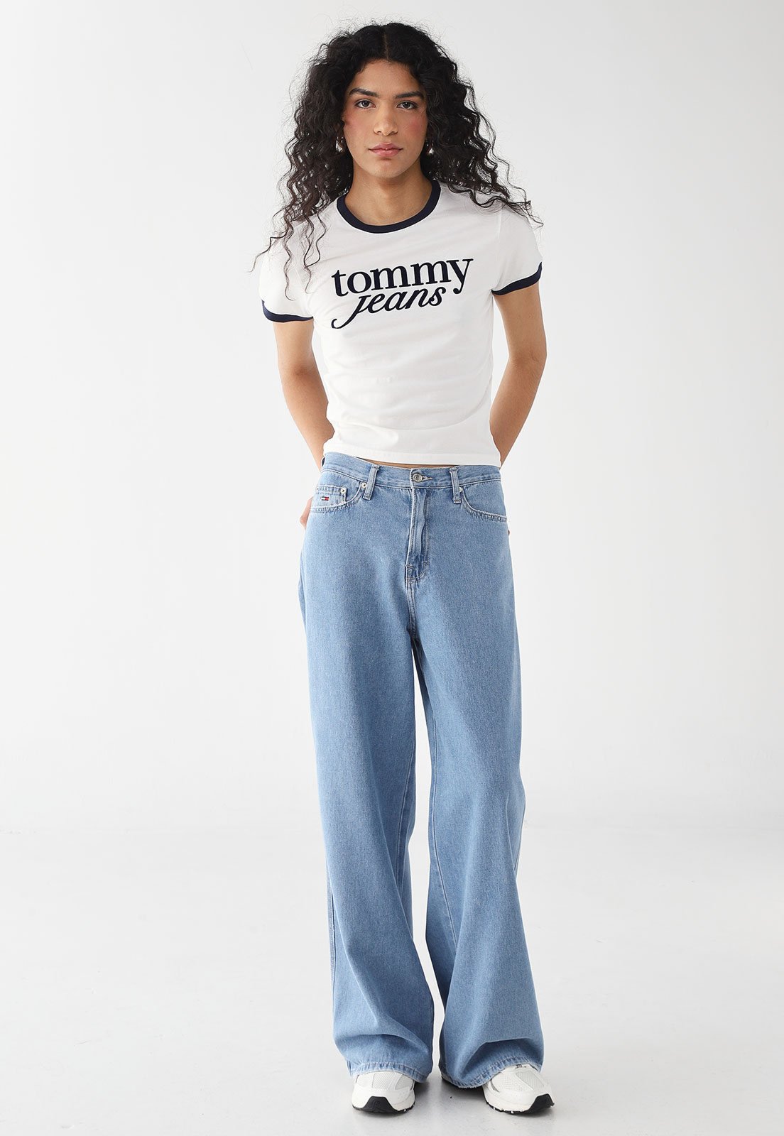 Vista 3 Camiseta Feminina Tommy Jeans TJW Slim Script Ringer Tee EX Branca branco Tommy Jeans branco