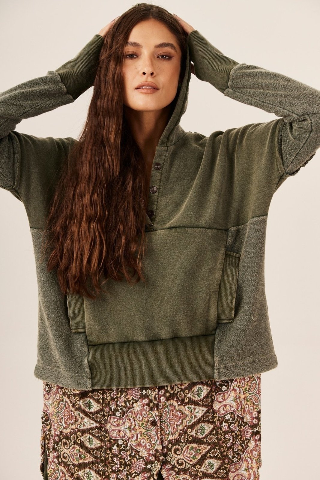 Blusa De Moletom Com Capuz Bolso Canguru Verde Yacamim T3 - Verde