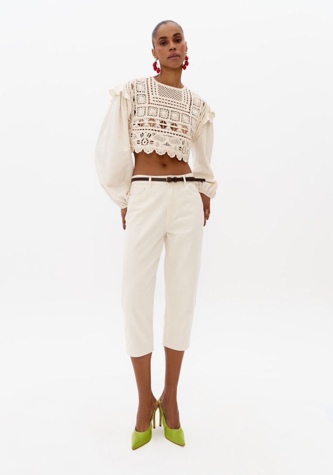 Calça Sarja Mom Cropped Cintura Alta Lança Perfume
