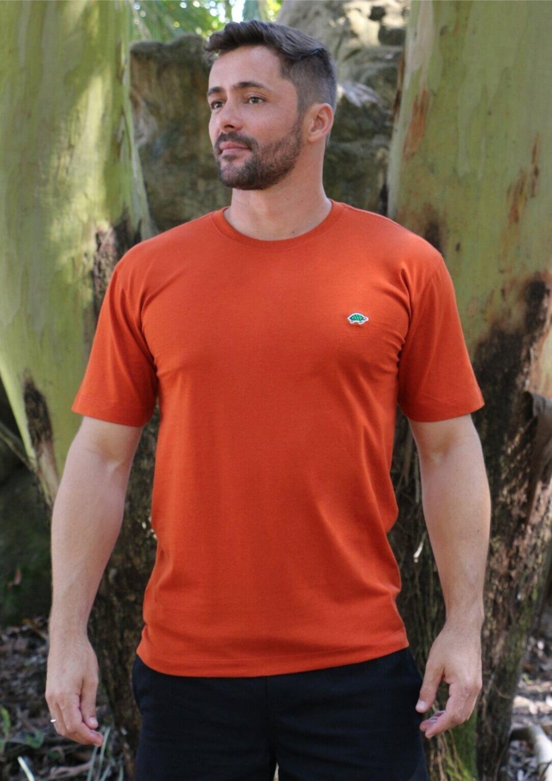 Camiseta Masculina Básica | Pau a Pique Marrom
