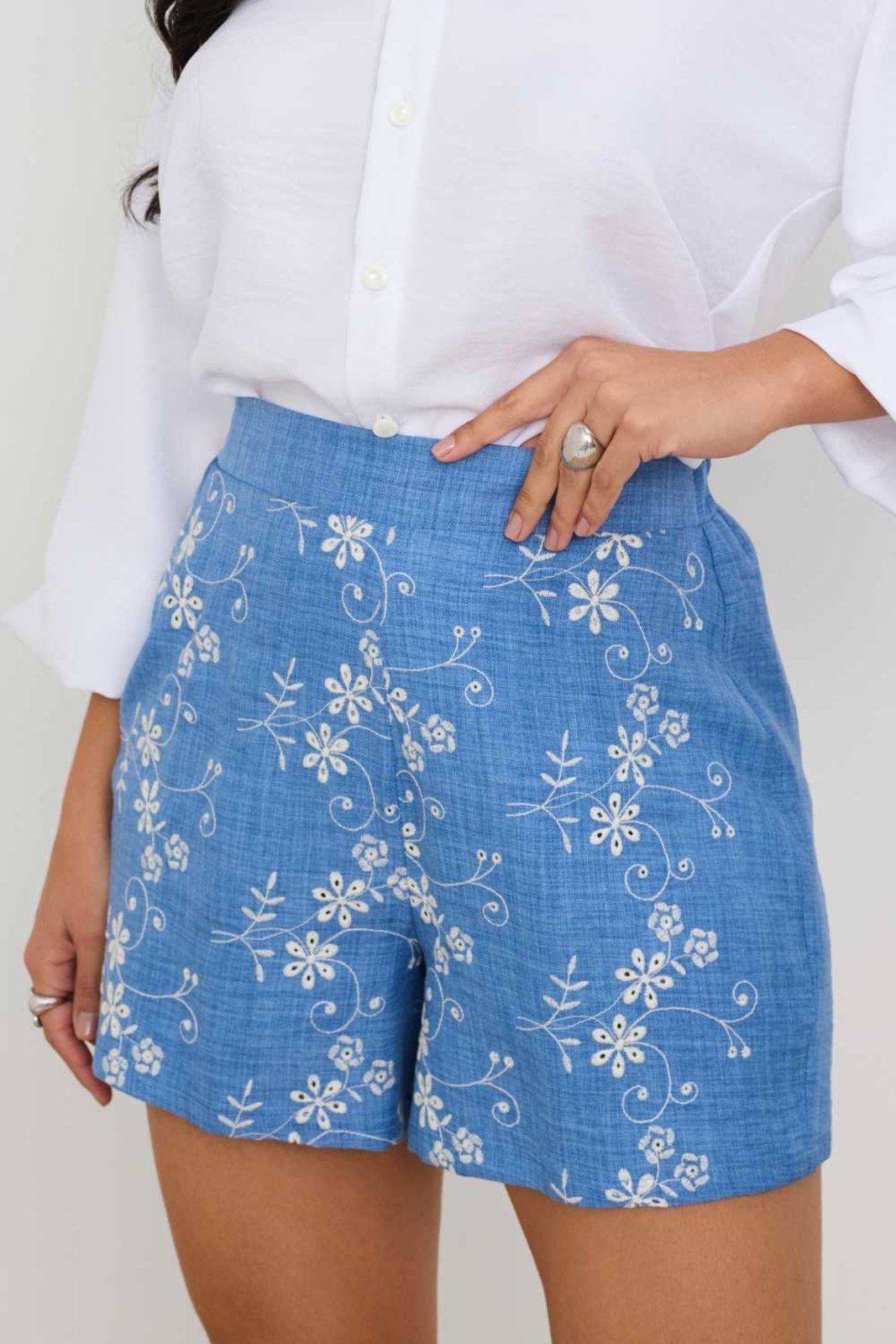 Vista 3 Short Vanibele Bordado azul Vanibele azul