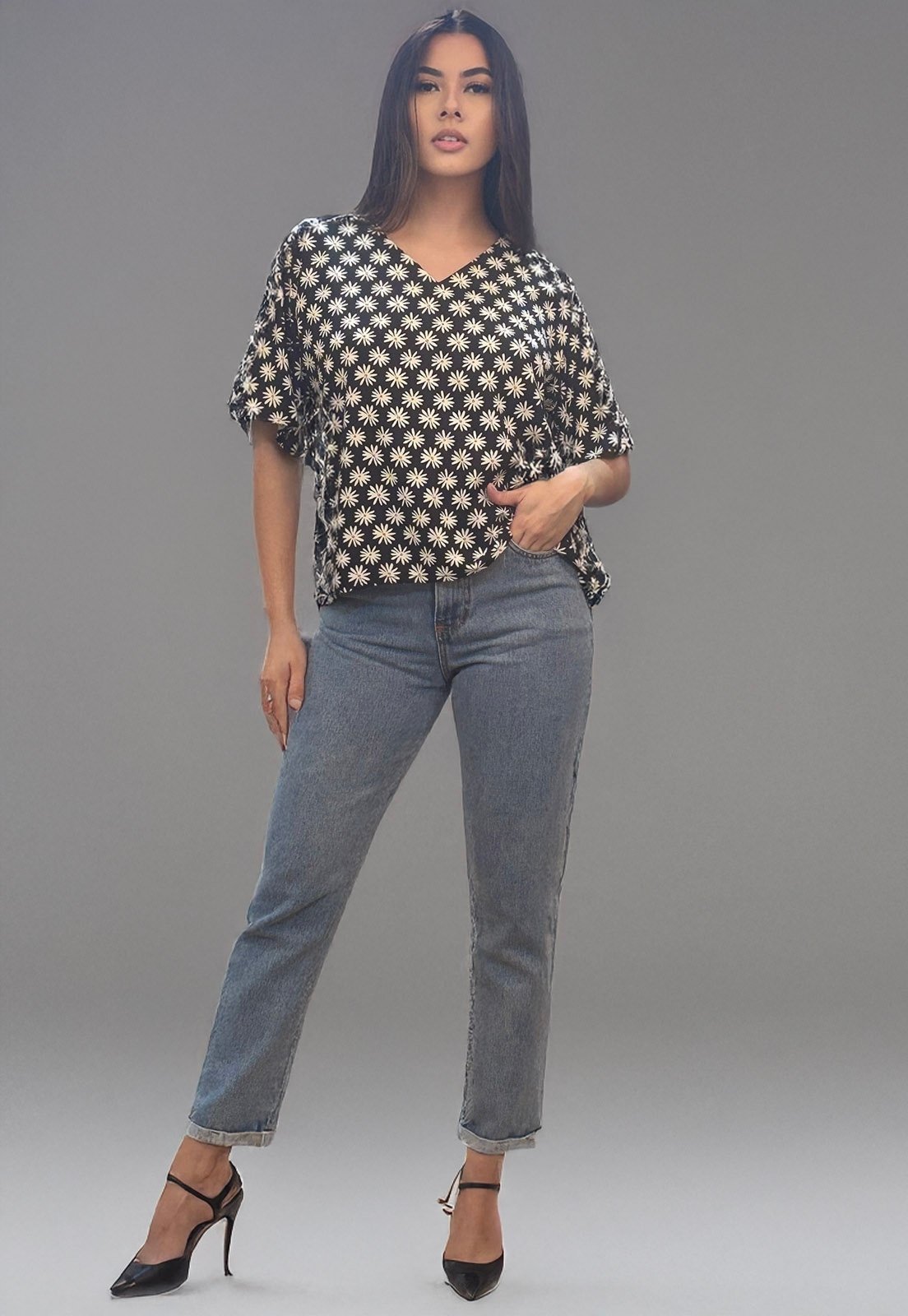 Blusa Amazonia Vital Gola V Manga Ampla Curta Estampa Encanto das Margaridas