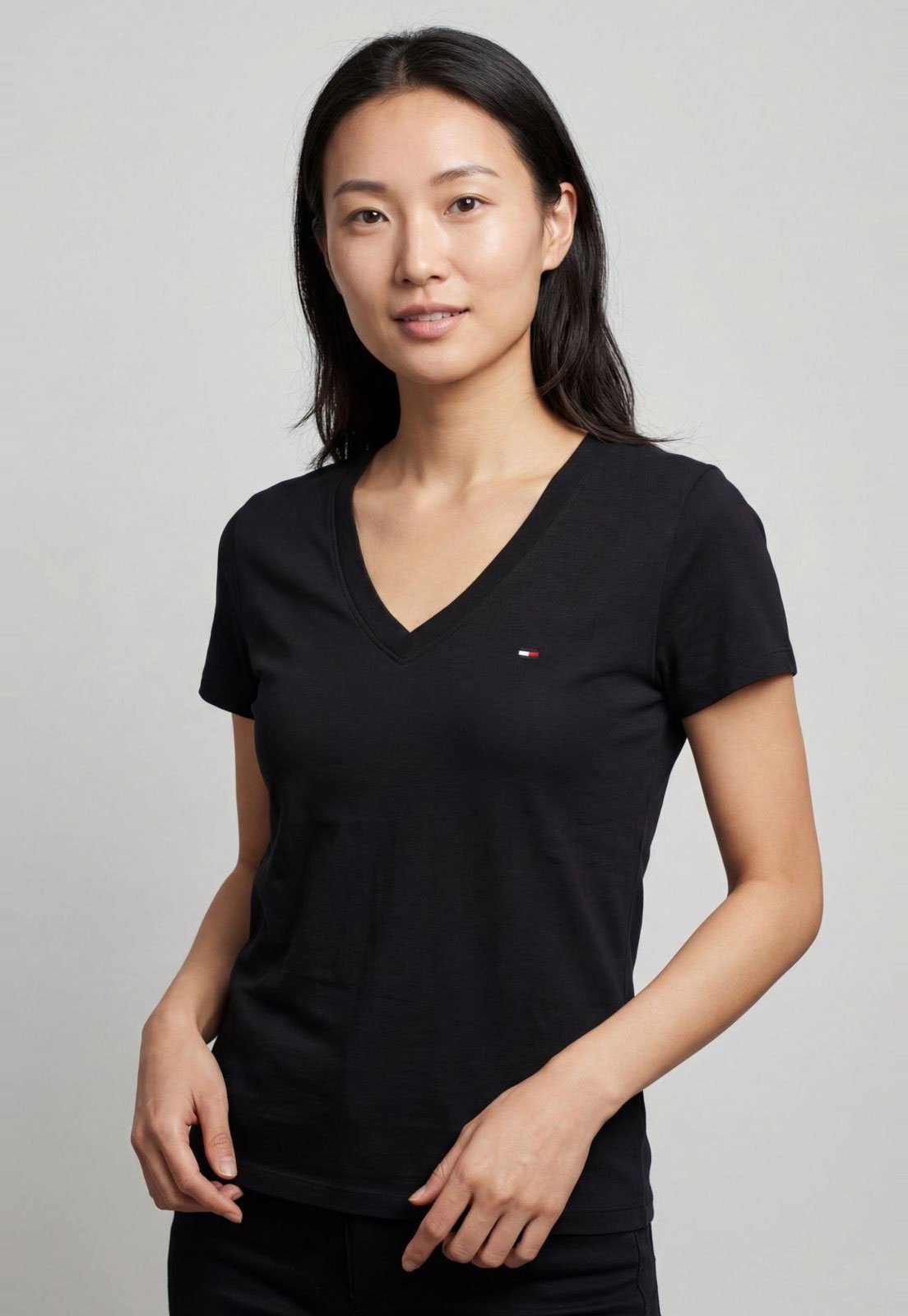 Vista 2 Camiseta Feminina Tommy Jeans Slim V Neck Preta preto Tommy Jeans preto