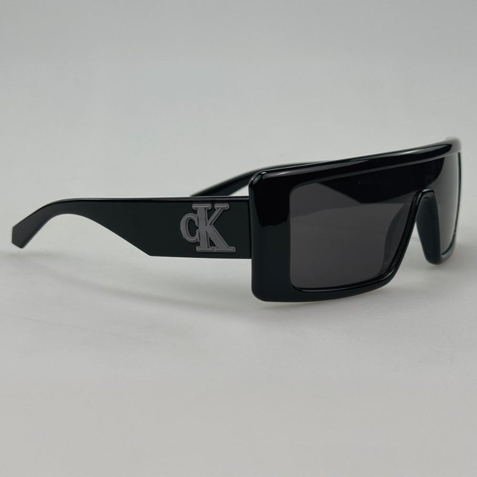 Óculos de Sol Calvin Klein jeans 23655S Black Solid Grey