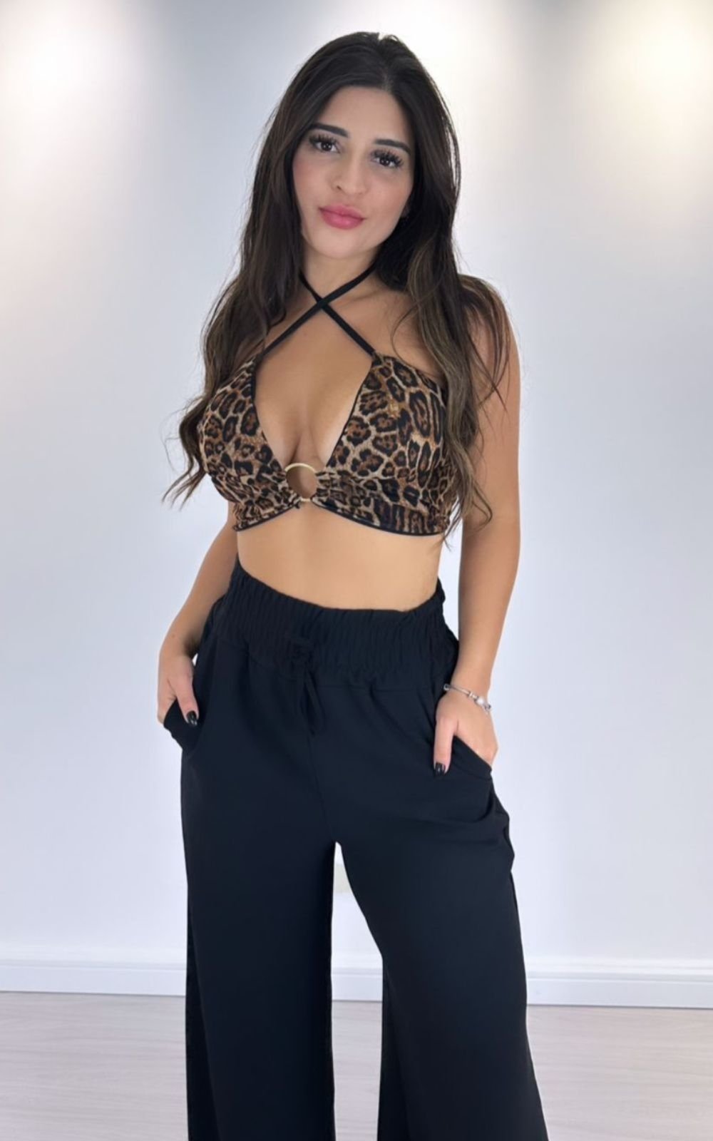 Cropped Vanny Tule Frente Única Onça