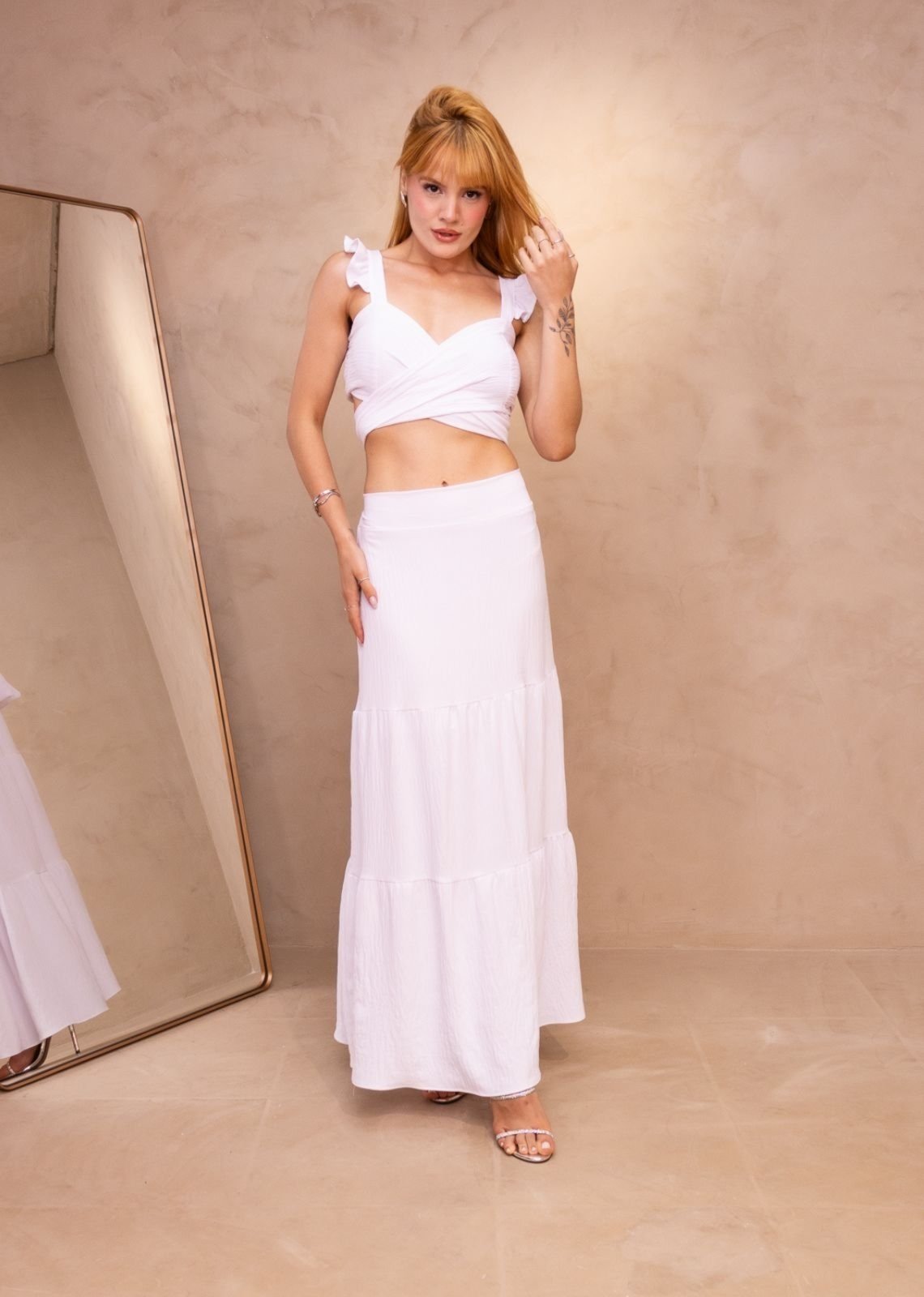 Conjunto Cropped e Saia Longuette Réveillon Ano Novo Branco Conjunto Cropped e Saia Longuette Réveillon Ano Novo Branco