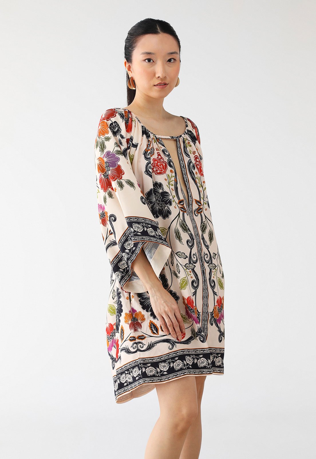 Vestido FARM Curto Flor de Fita Off-White