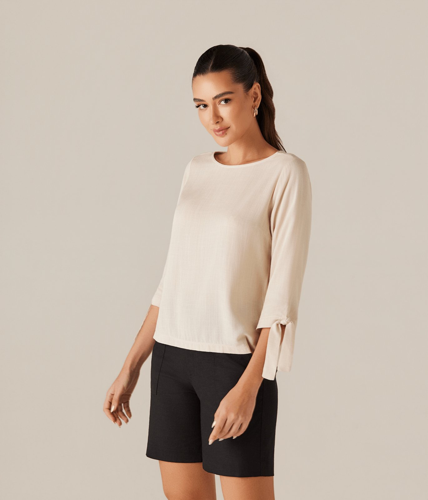 Blusa Manga Tres Quartos Com Amarracao Feminina Bege Claro