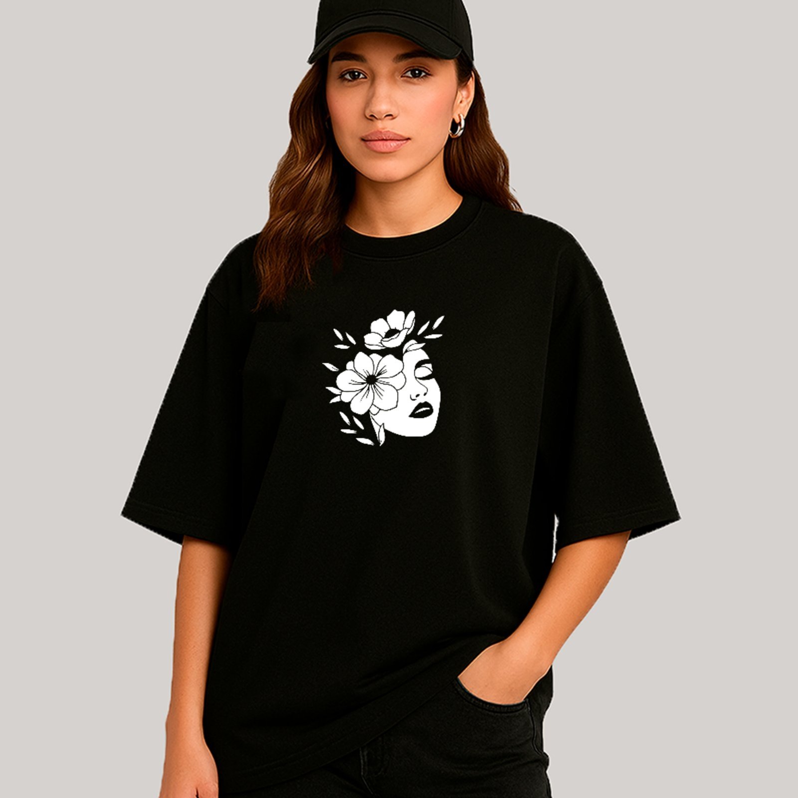 Camiseta Ousy Rosto E Flores Minimalista Oversized Feminina Preto