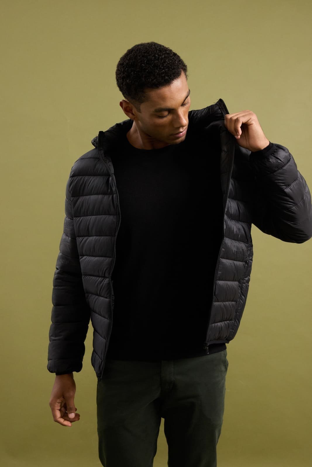 Jaqueta Puffer Bobojaco com Capuz e Bolso Invisível Preto Dialogo