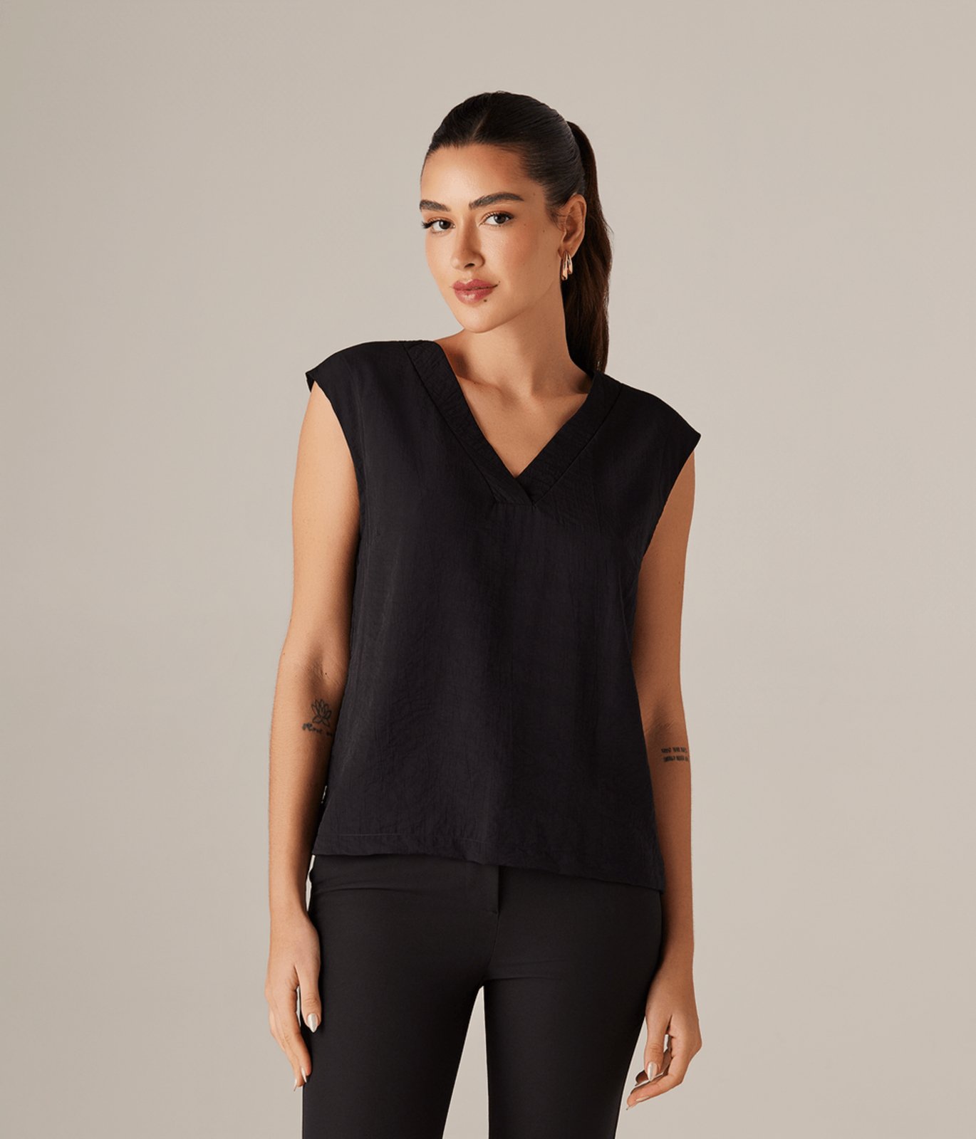 Blusa Decote V Manga Japonesa Feminina Preta