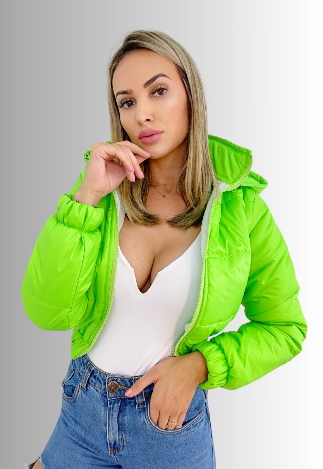 Jaqueta Puffer Curta Verde Com Capuz Removível Charme De Moça