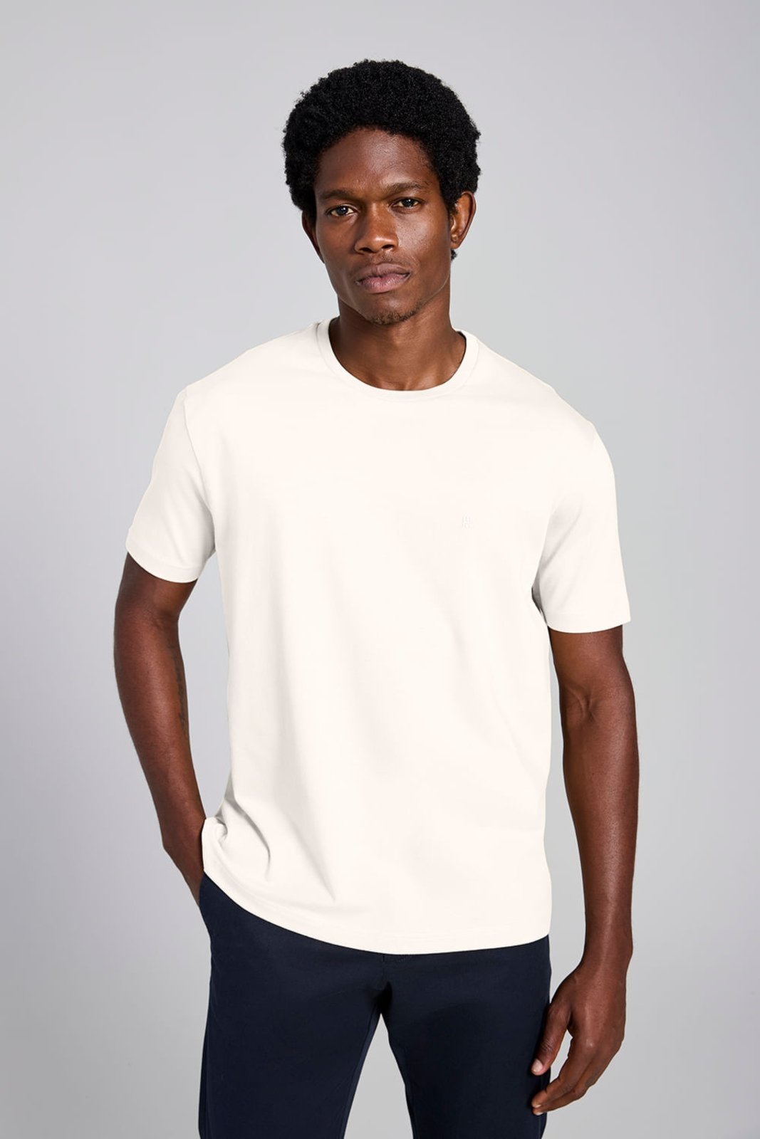 HIGHSTIL Camiseta Manga Curta Comfort Malha Básica - Creme