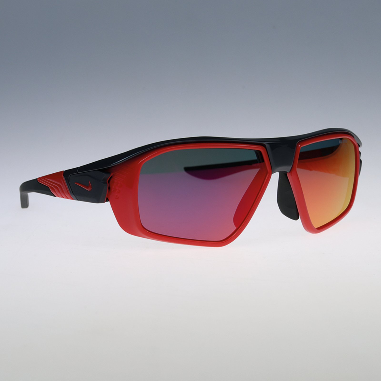 Óculos de Sol Nike Show X3 FF IM9736X Red