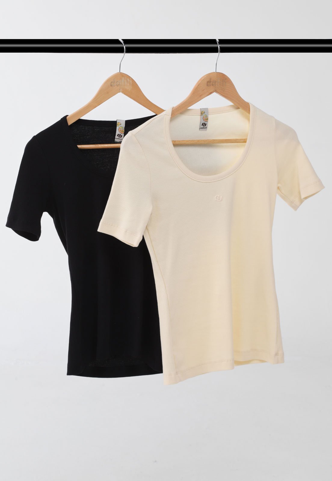 Kit 2 Blusas Colcci Canelada Decote Redondo Preta