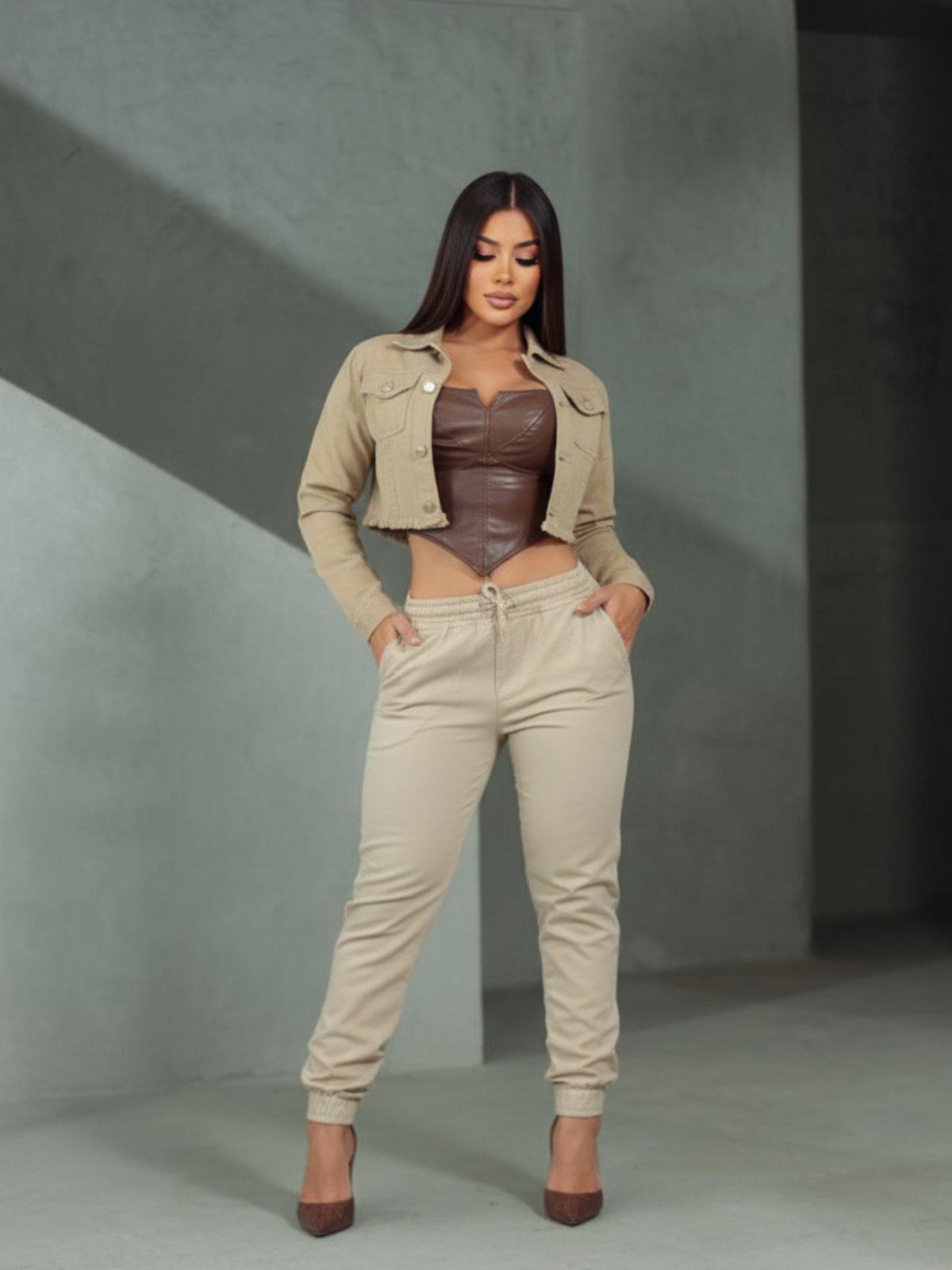 Calça Jogger Feminina KIRIDAS JEANS com Cós Ajustável e Modelagem Conforto Caqui