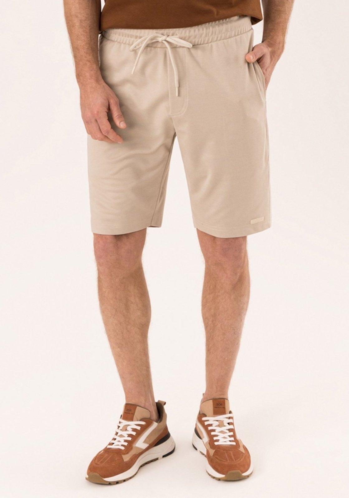Bermuda Com Bolsos Em Malha Com Elastano